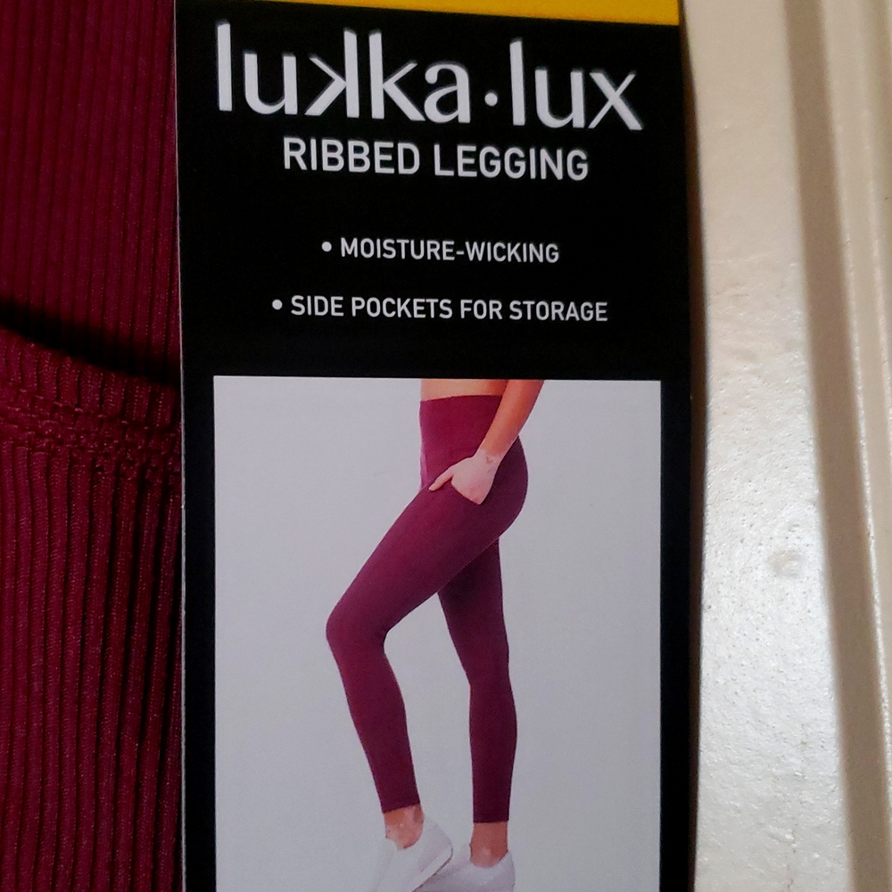 Lukka Lux Ribbed Leggings with pockets New with tags Size Small, wine Color